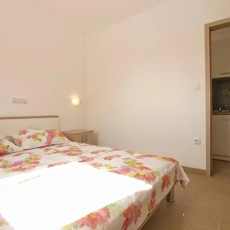 Fuer 3 Personen Ca 35 Qm In Liznjan, Istrien Suedkueste Von Istrien Apartment
